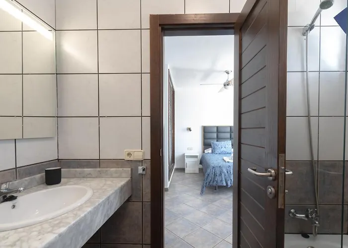 Villa Luxury 3-bedroom With Heated Private Pool - In Marina Rubicon, Playa Blanca, Lanzarote *