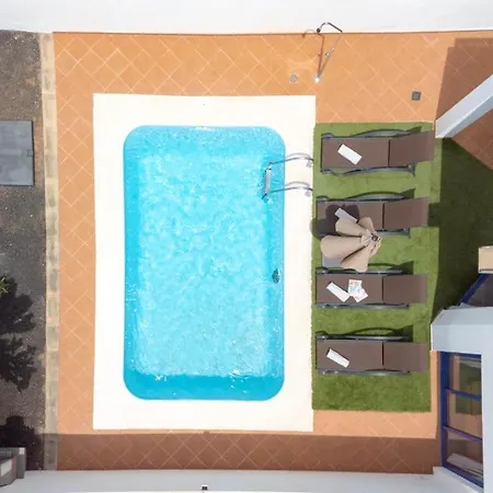 Βίλα Luxury 3-bedroom With Heated Private Pool - In Marina Rubicon, Playa Blanca, Lanzarote