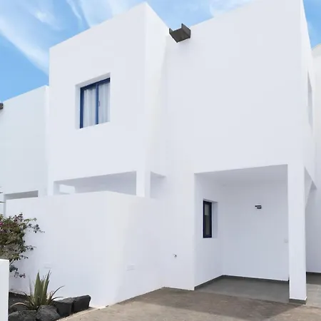 Luxury 3-bedroom With Heated Private Pool - In Marina Rubicon, Playa Blanca, Lanzarote *