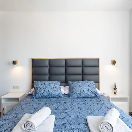 Вилла Luxury 3-bedroom With Heated Private Pool - In Marina Rubicon, Playa Blanca, Lanzarote Коста Бланка