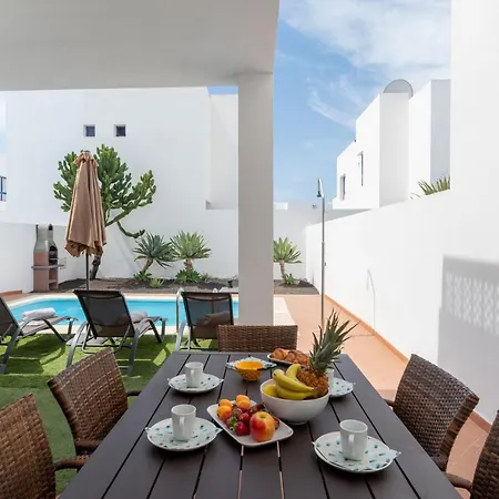 Βίλα Luxury 3-bedroom With Heated Private Pool - In Marina Rubicon, Playa Blanca, Lanzarote