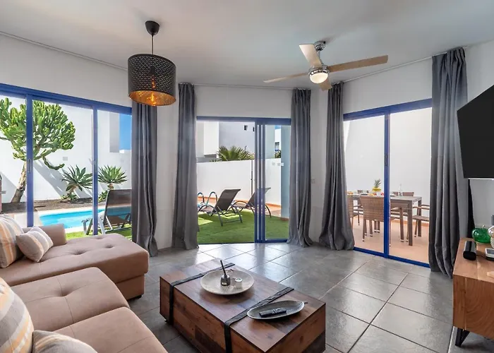 Villa Luxury 3-bedroom With Heated Private Pool - In Marina Rubicon, Playa Blanca, Lanzarote