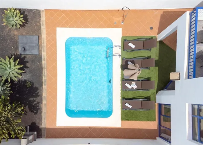 Vila Luxury 3-bedroom With Heated Private Pool - In Marina Rubicon, Playa Blanca, Lanzarote